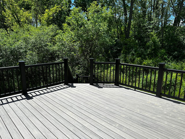 Deck with pergola